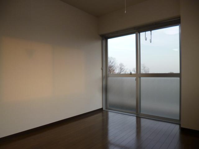 Living and room. Western-style 2