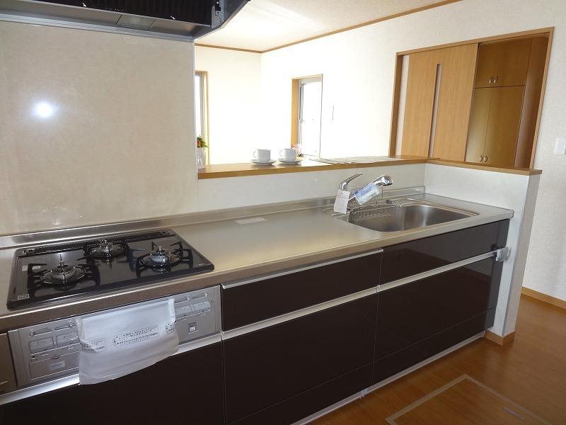 Kitchen. Bright face-to-face kitchen