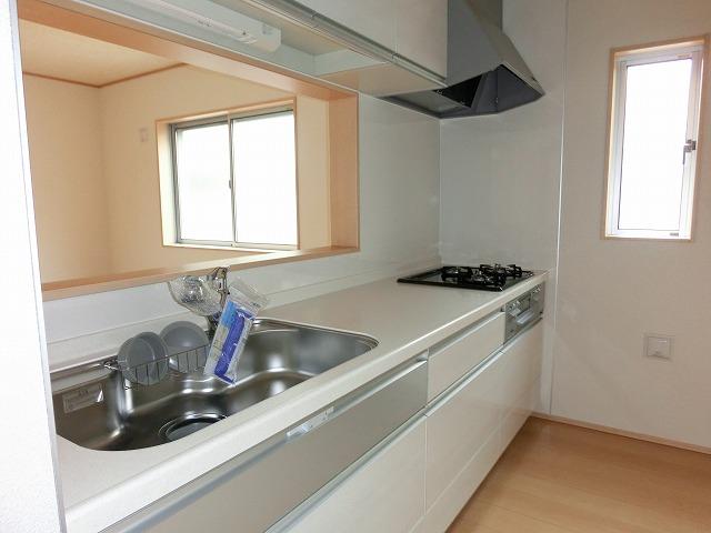 Kitchen. Easy-to-use all-slide storage. Pot went in the back also Easy retrieve ^^