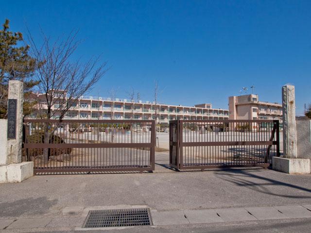 Primary school. 100m to Yahata Small