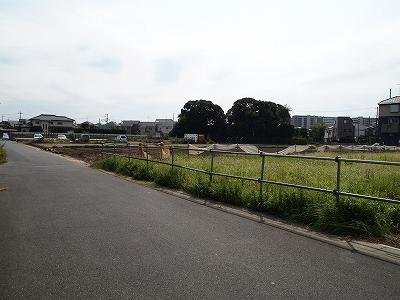 Local photos, including front road. Also 6m spacious the entire road