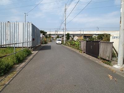 Local photos, including front road. Near the idyllic atmosphere