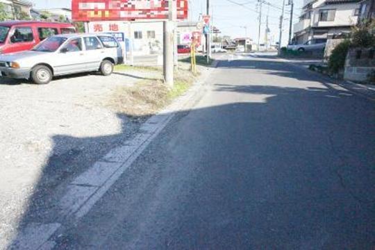 Local photos, including front road. Frontal road