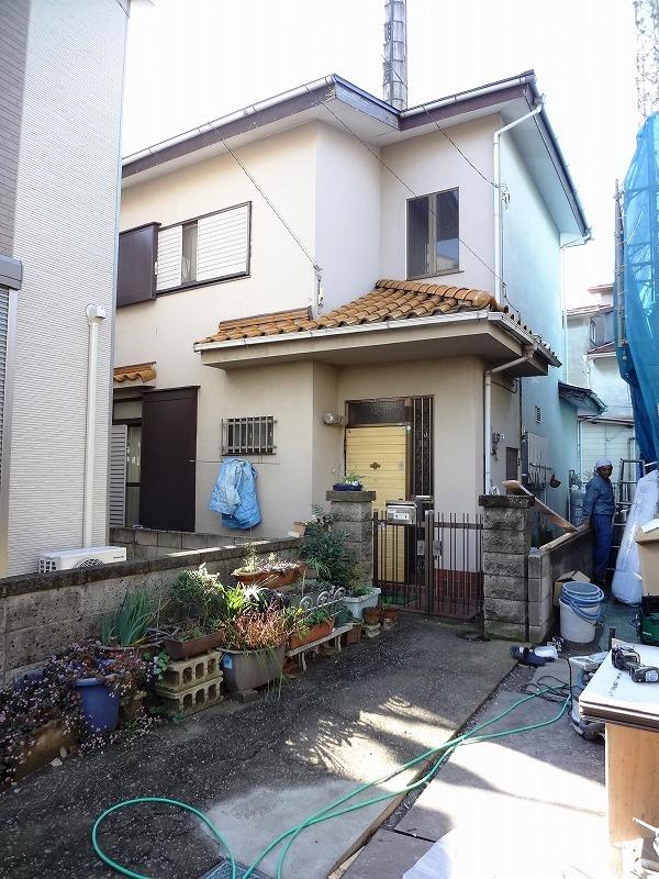 Local photos, including front road. Local (11 May 2013) Shooting