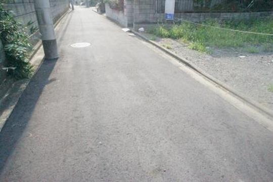 Local photos, including front road. Frontal road