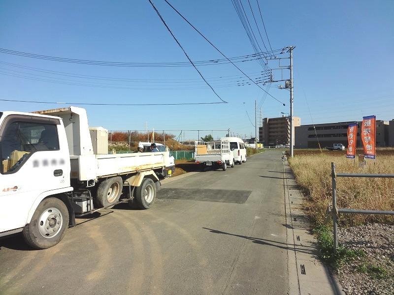 Local photos, including front road. South 6m public road surface