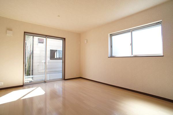 Living. Plenty of sunshine from large windows shine in