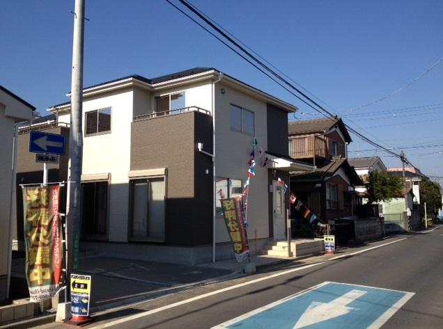 Local photos, including front road. 15 Building site (November 2013) Shooting