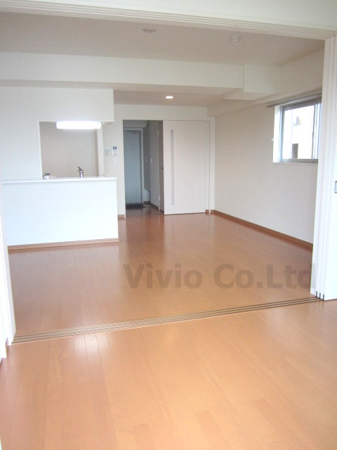 Living and room. Floor plan also recommended to couples and newlyweds