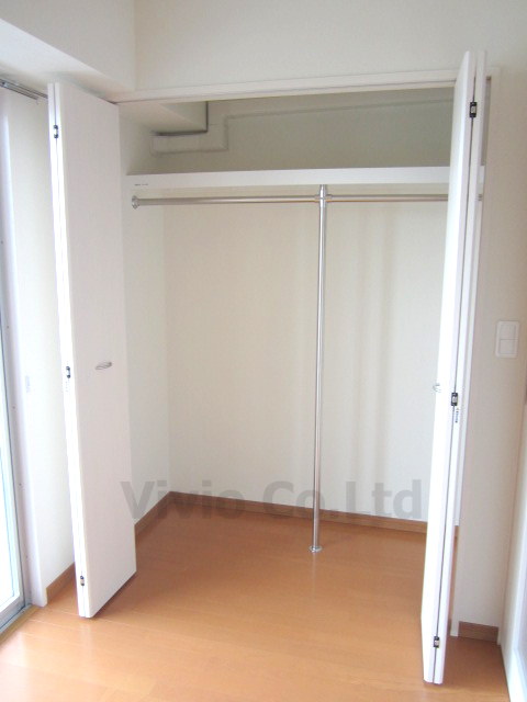 Receipt. Storage space with depth