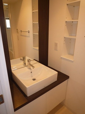 Washroom. Independent wash basin