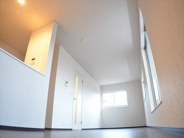 Living. 17 Pledge of bright living room