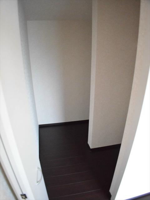 Receipt. Convenient large storage