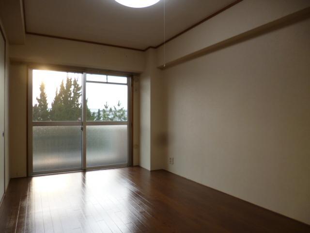 Living and room. Western-style 2