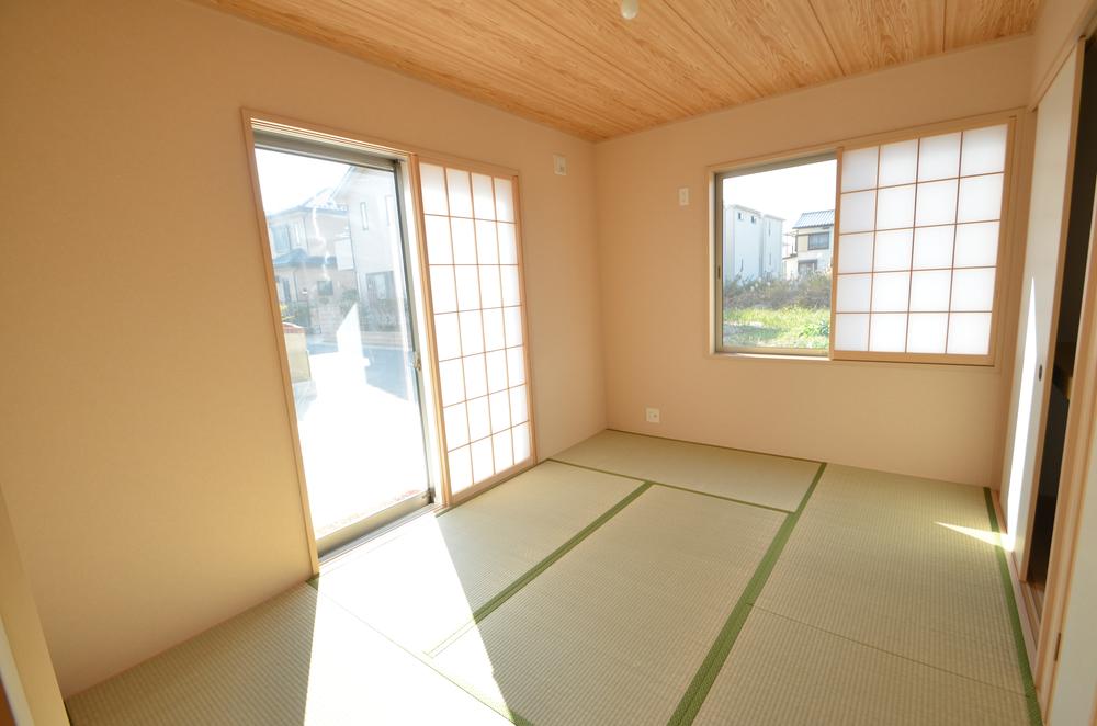 Non-living room. Two-sided lighting Japanese-style room