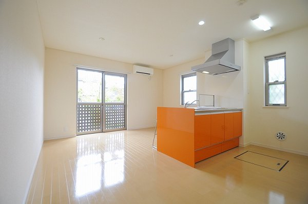 Living and room. Spacious living