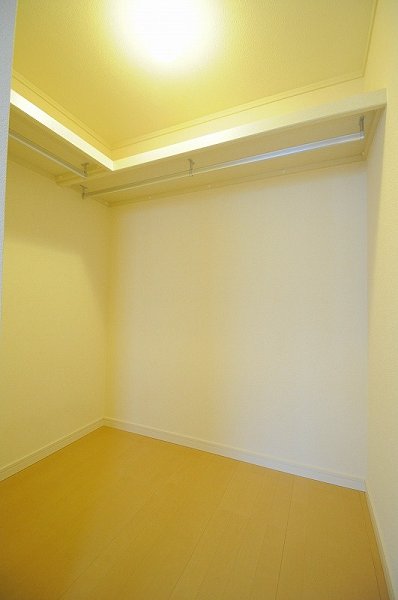 Receipt. Walk-in closet