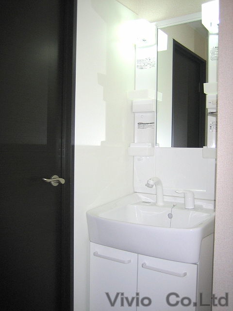 Washroom. Shampoo dresser