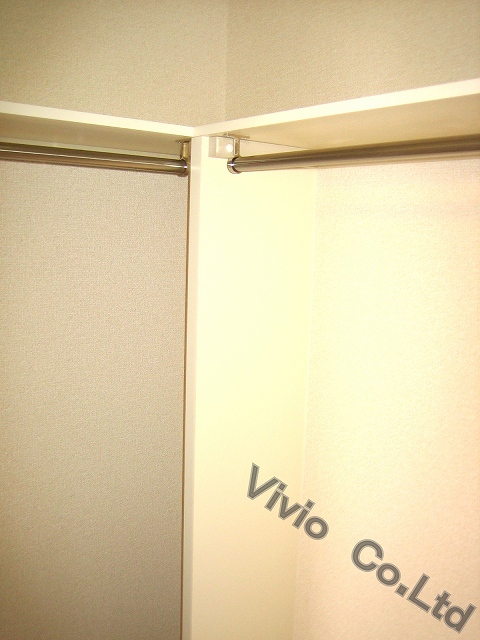 Receipt. Walk-in closet with