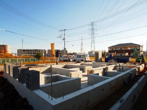 Local appearance photo. It is per day yang favorable due to the small building around. 