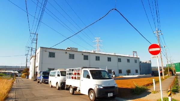 Local appearance photo. Neighboring house with no private house