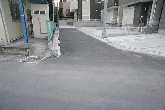 Local photos, including front road. Frontal road