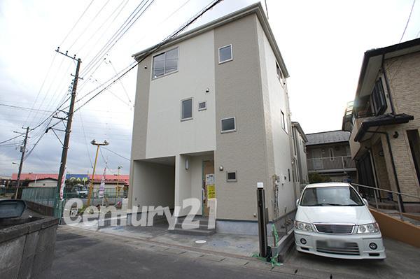 Local appearance photo. Spacious premises that are wrapped in a sense of openness with plenty of sunshine