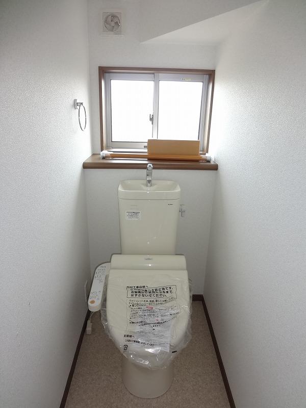 Toilet. Shower toilet (3 Building)