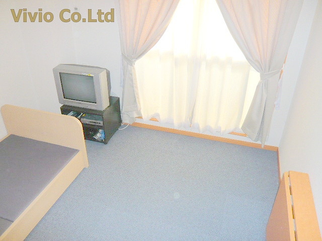 Other room space. Day is also good.