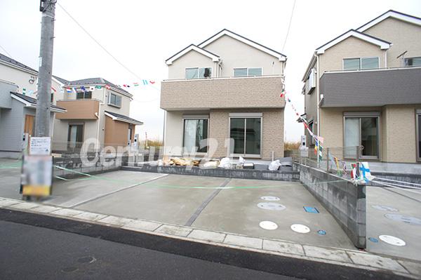 Local appearance photo. Building 2