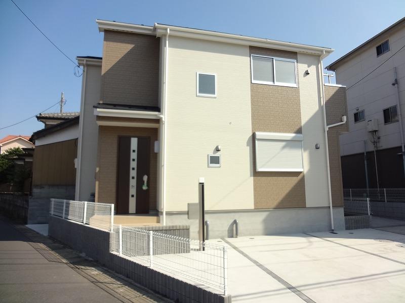 Kitchen. Bright face-to-face kitchen (5 Building) Easy care with artificial marble top!