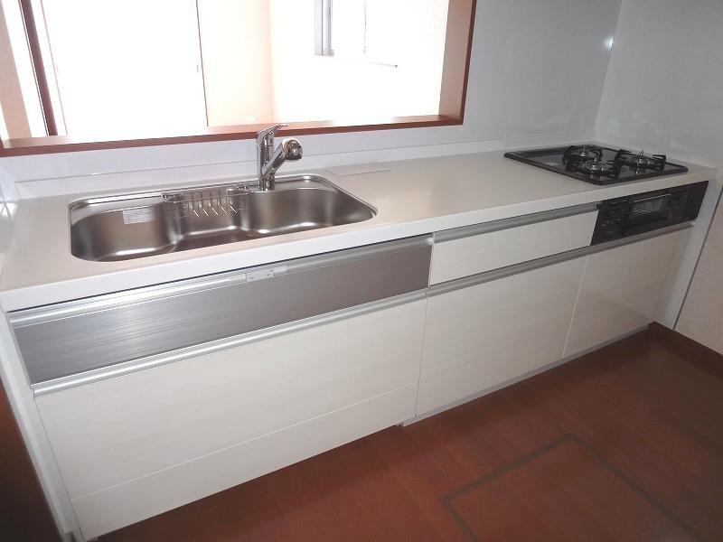 Kitchen. Bright face-to-face kitchen (6 Building) Easy care with artificial marble top!