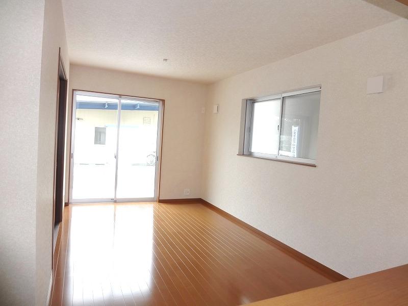 Living. About 14 tatami living (6 Building)