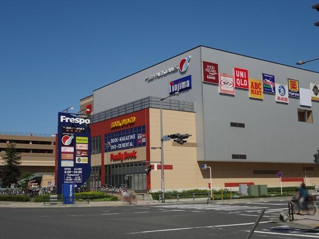 Shopping centre. Until Frespo Yashio 1195m