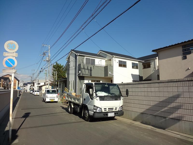 Local photos, including front road. West 6m public road surface