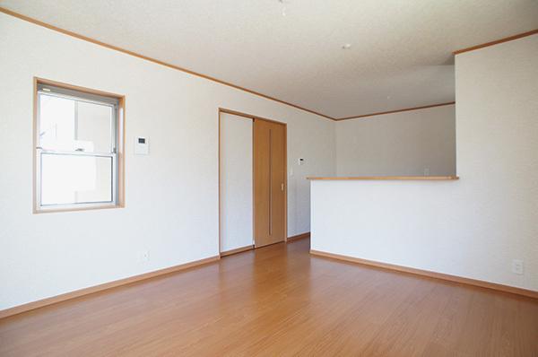 Living. Conversation of your family is lively, Open-minded LDK