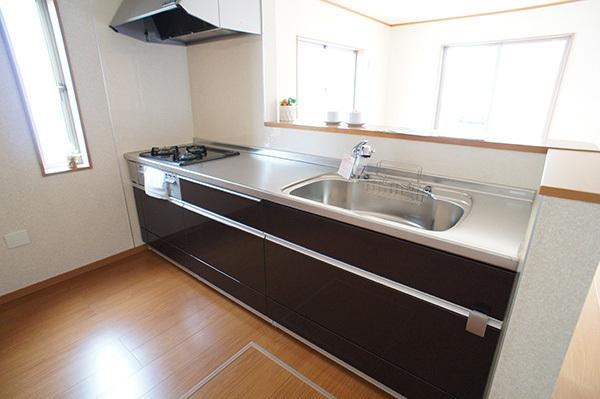 Kitchen. Open-minded face-to-face kitchen at a glance it can be seen in the living room