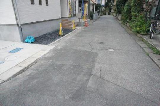 Local photos, including front road. Frontal road