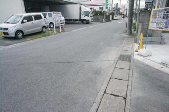 Local photos, including front road. Frontal road