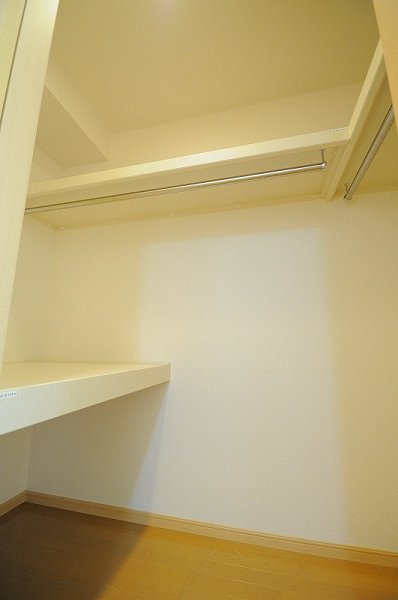 Receipt. Walk-in closet