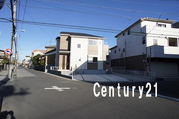 Local photos, including front road. 11 / 13 shooting