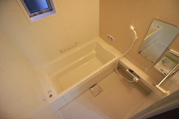 Bathroom. 6 Building