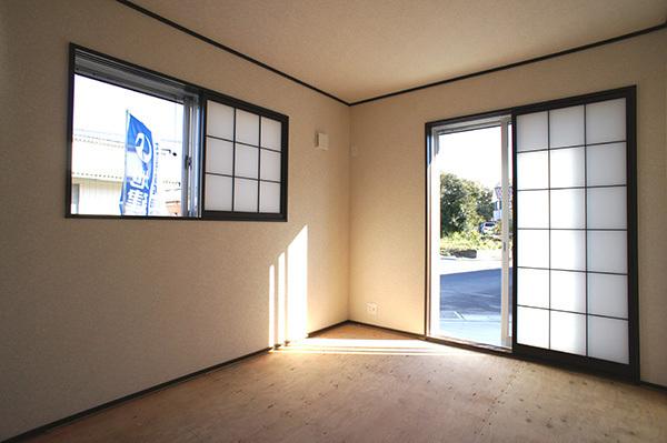 Non-living room. 6 Building