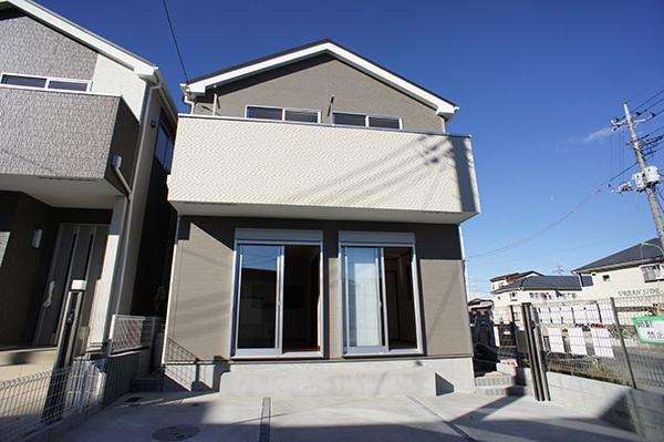 Local appearance photo. 6 Building