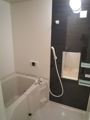 Bath. Add 焚式 bus