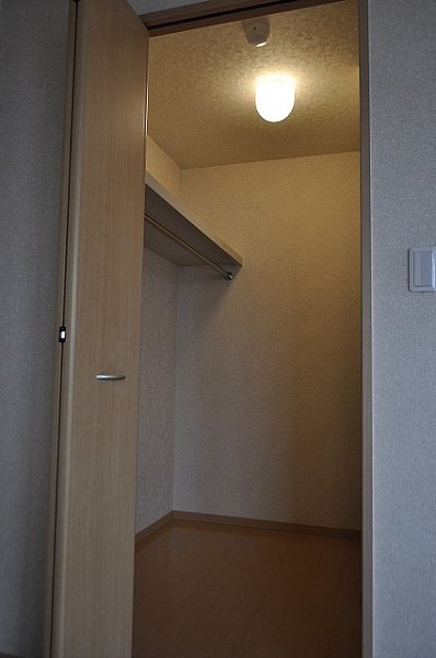 Receipt. Walk-in closet