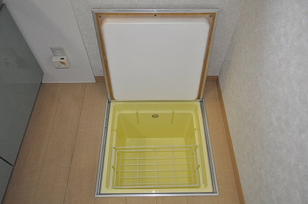 Receipt. Underfloor Storage