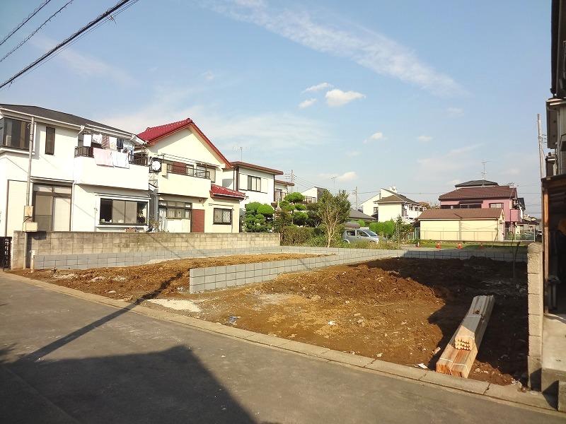 Local appearance photo. All two buildings subdivision, Good per sun! 