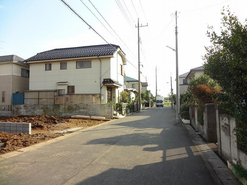 Local photos, including front road. Local (11 May 2013) Shooting