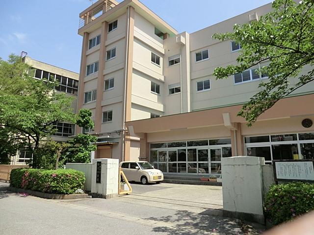 Primary school. 450m to Yashio Tatsunaka River Elementary School